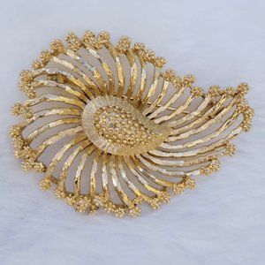 Vintage Lisner brushed gold tone tear drop brooch